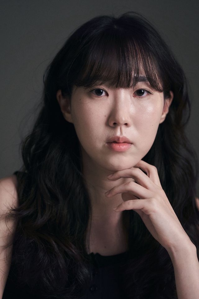 キム・アリ サムネイル画像