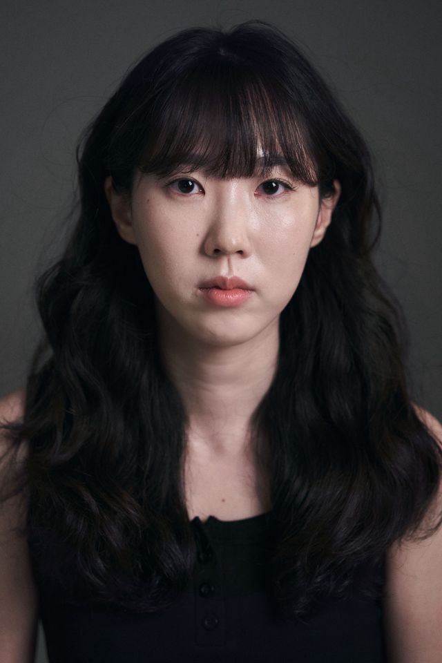 キム・アリ サムネイル画像