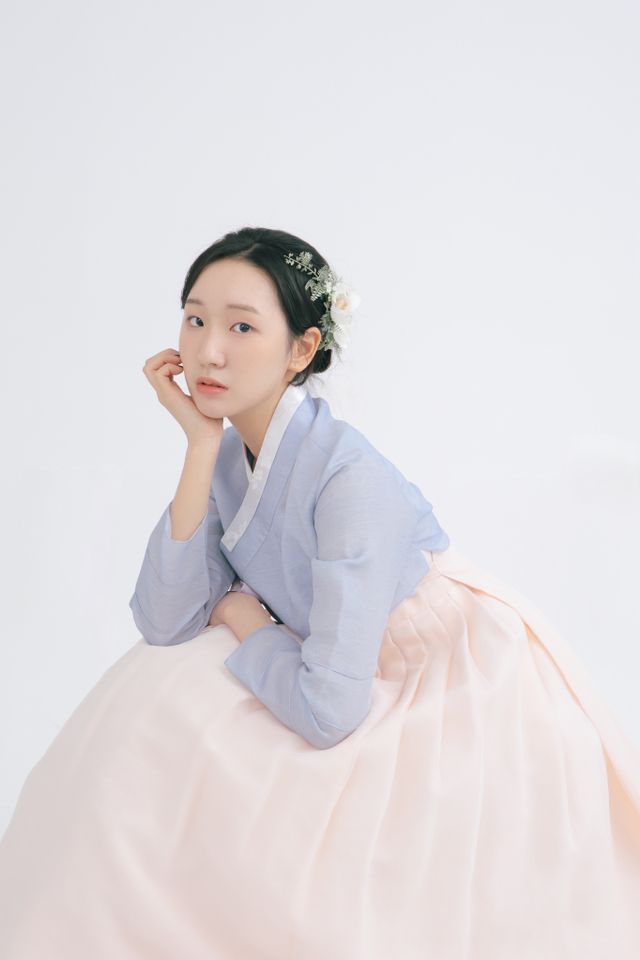 Song Dami Thumbnail image