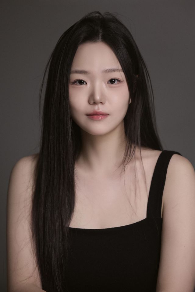 Kim Min-seo Thumbnail image