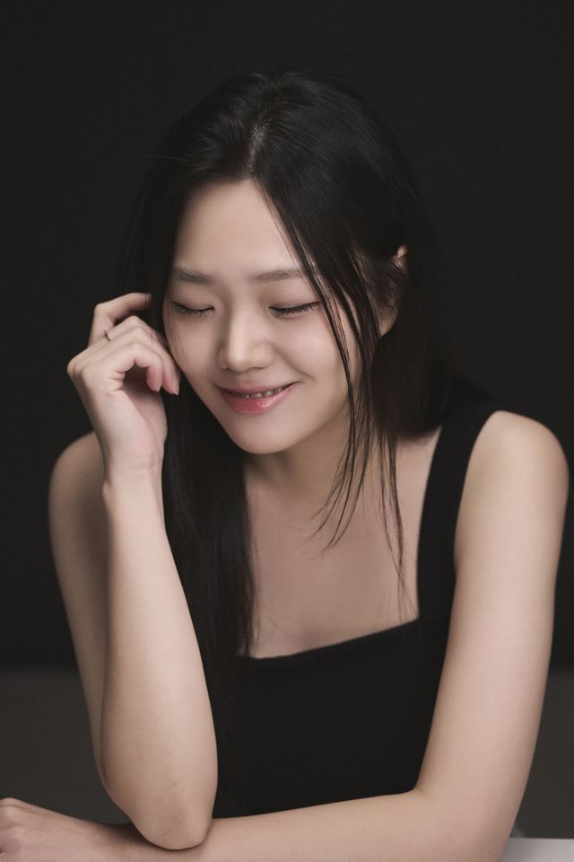 Kim Min-seo Thumbnail image