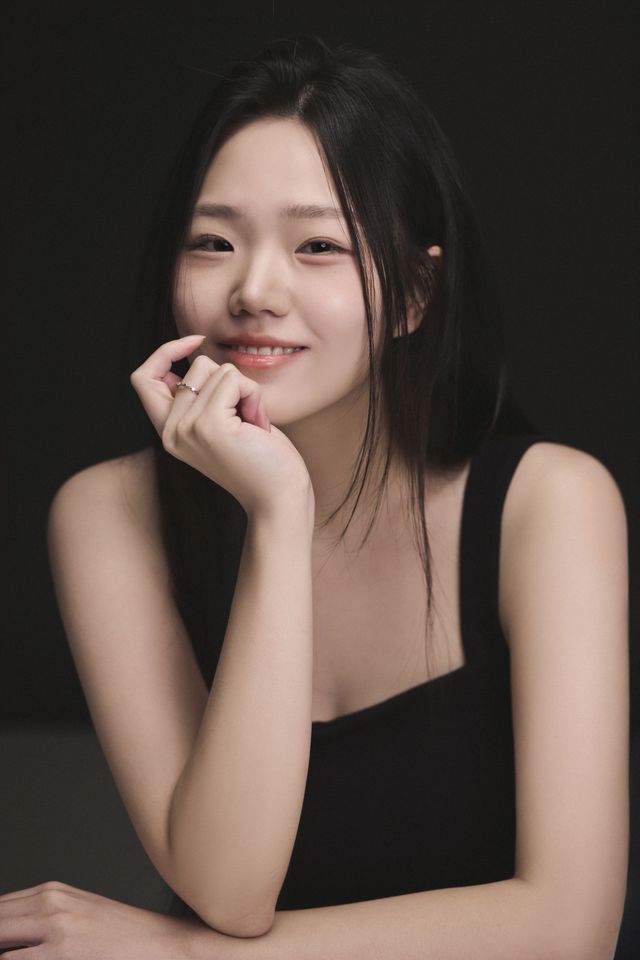 Kim Min-seo Thumbnail image
