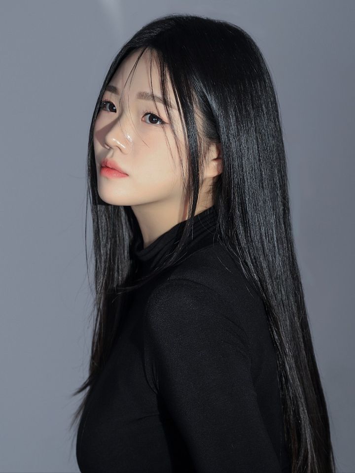 Kim Min-seo Thumbnail image