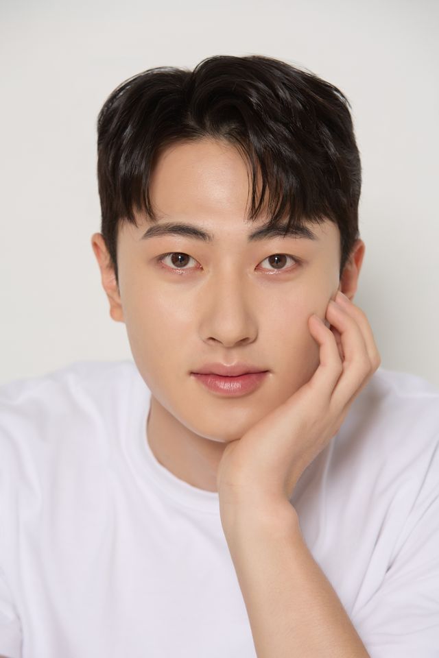 キム・ムギョル サムネイル画像