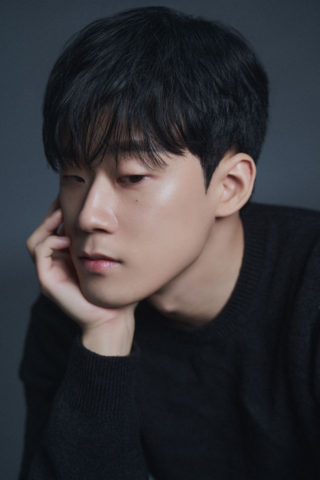 イ・ドンフン サムネイル画像