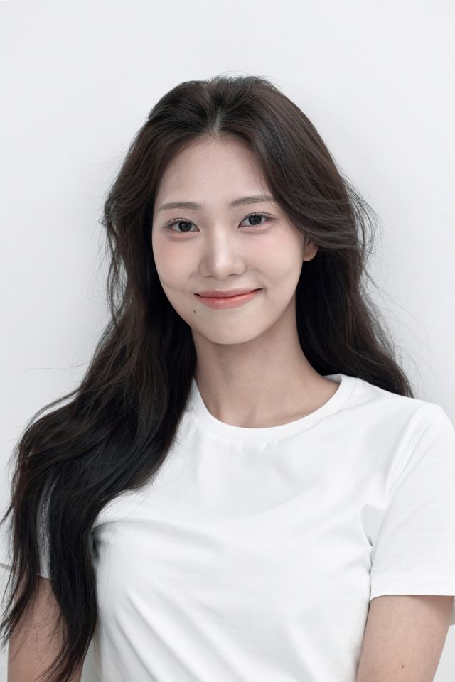 Yoon Seo Yi Thumbnail image