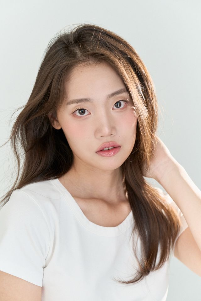 シン・イェジ サムネイル画像