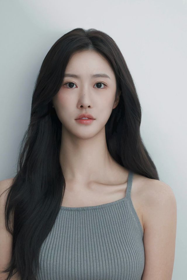 Shin Hye-in Thumbnail image