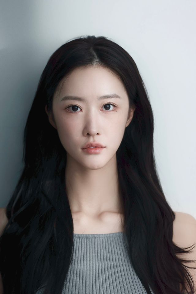 Shin Hye-in Thumbnail image