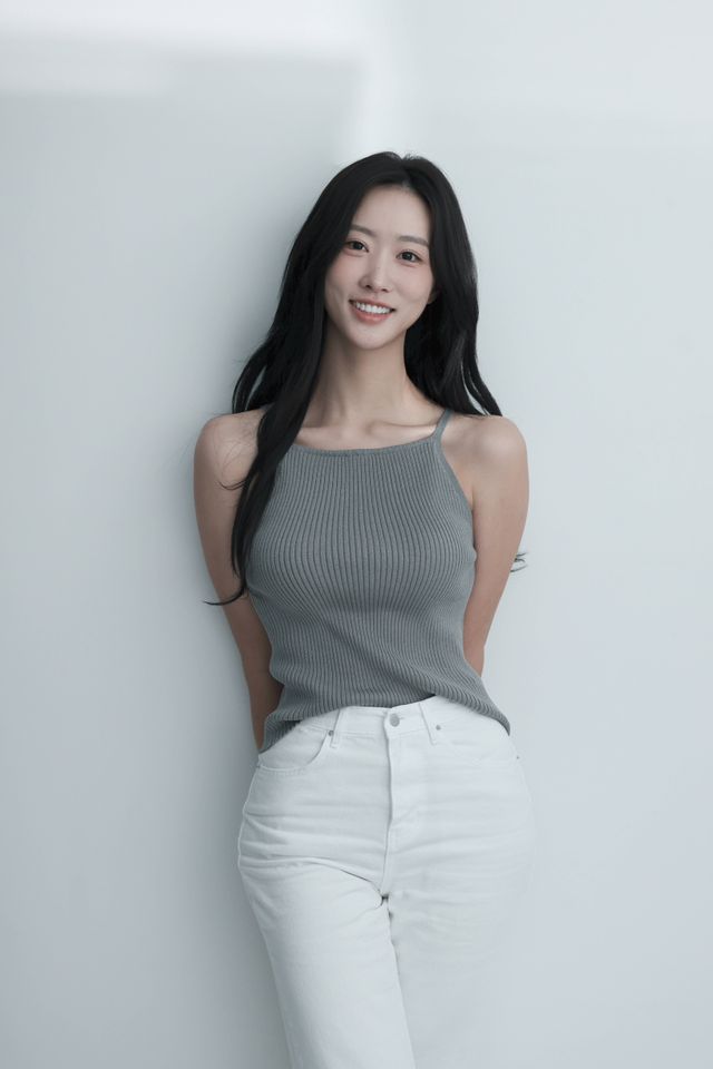 Shin Hye-in Thumbnail image