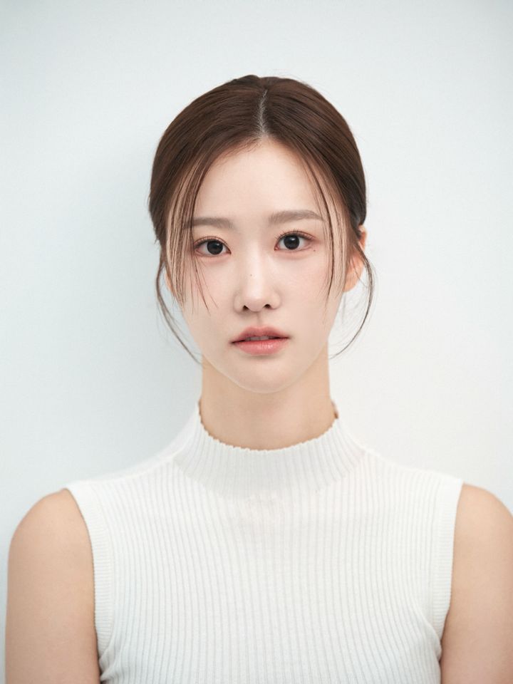 Shin Hye-in Thumbnail image